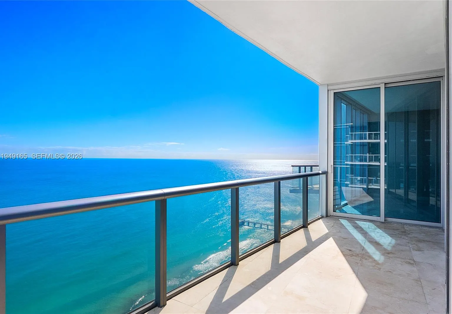 Jade Beach Condo — Photo 1
