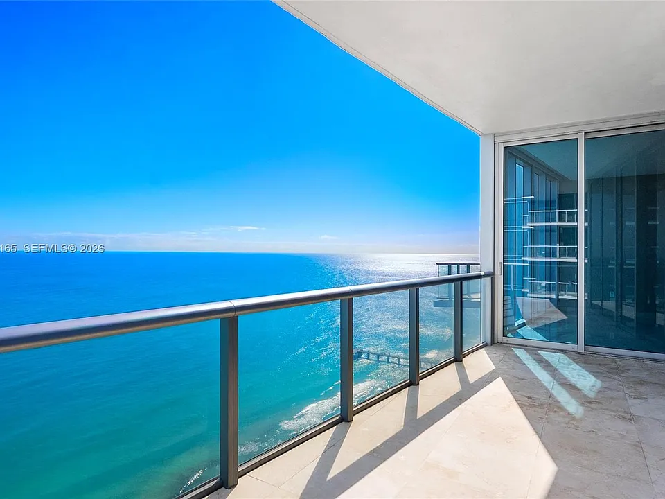 17001 Collins Ave #4208