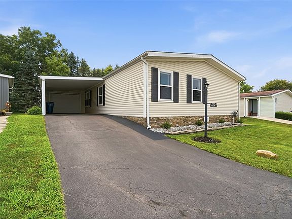3rd image of 464 Canterbury Cir