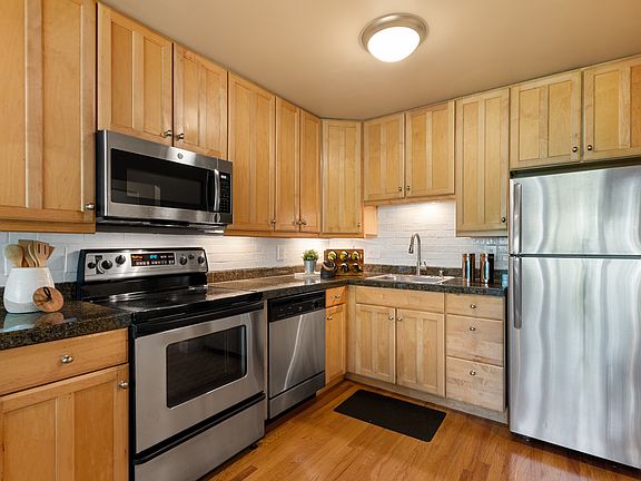 4th image of 969 S Pearl St APT 303