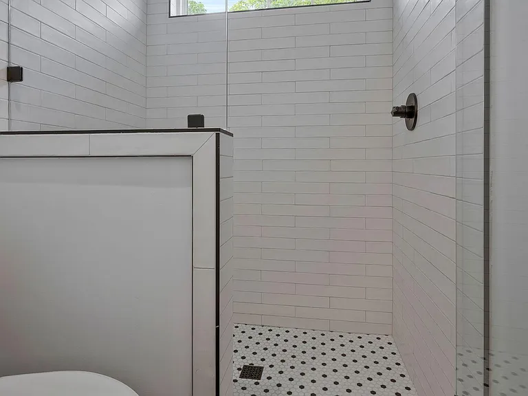 1732B Kellow St — Photo 10