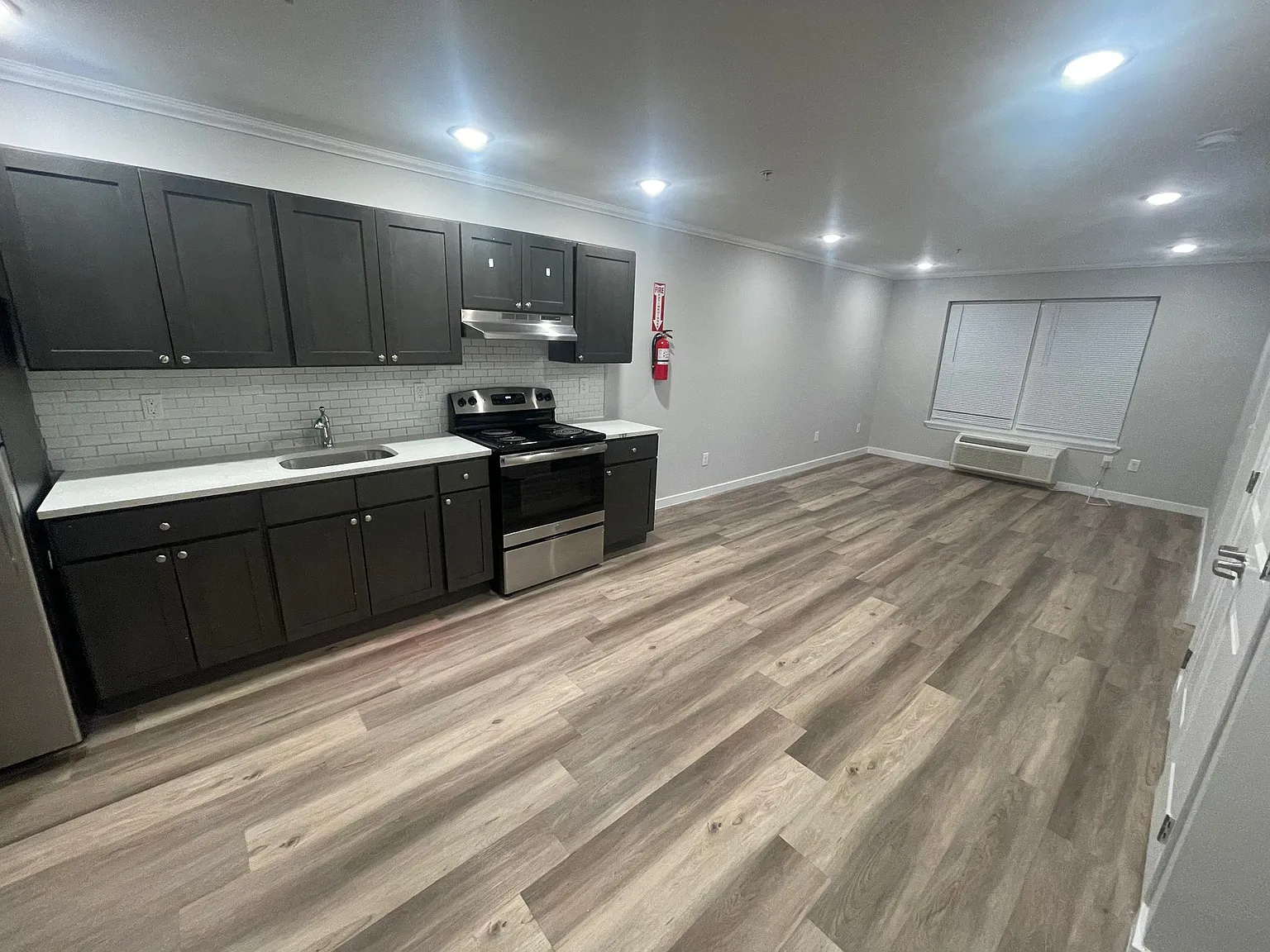 1 bed, $1,718 — Photo 2