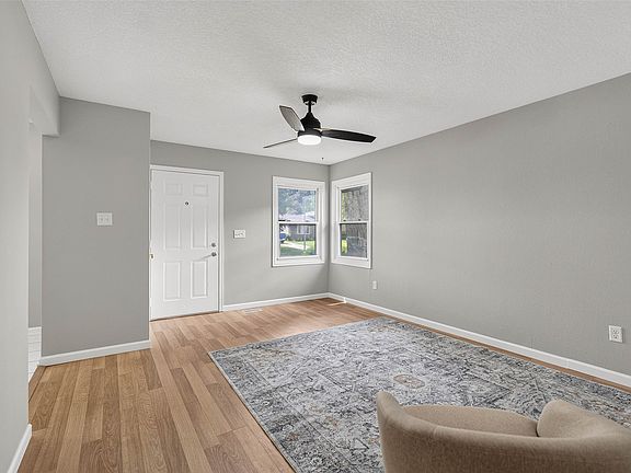 5th image of 215 25th Ave SW