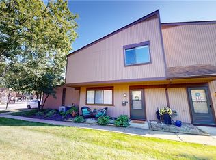 26684 Lake Of The Falls Blvd, Olmsted Falls, OH 44138