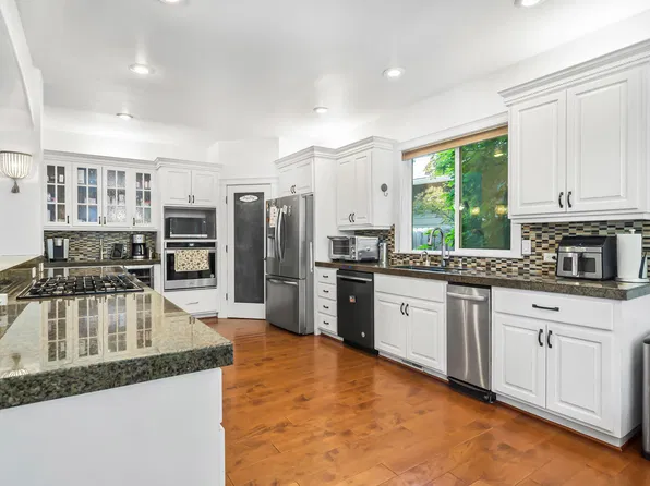 796 SE Briarwood Ct, Bend, OR 97702