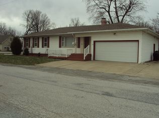1100 N Whitman Dr, Marion, IL 62959