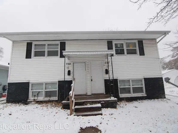 737 24th St, East Moline, IL 61244