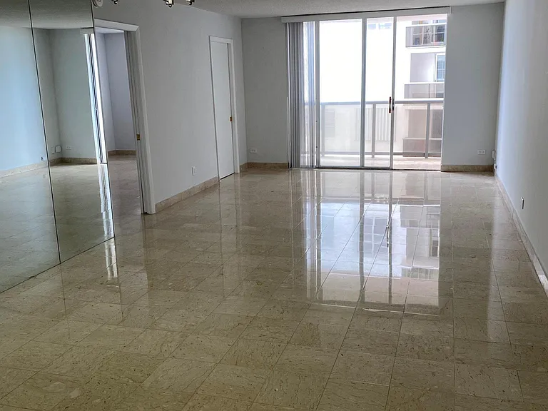 6039 Collins Ave #516 — Photo 4