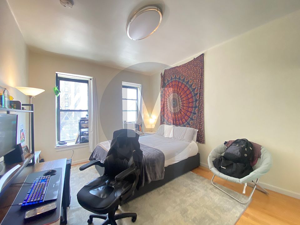 1st image of 1057 1st Ave APT 3