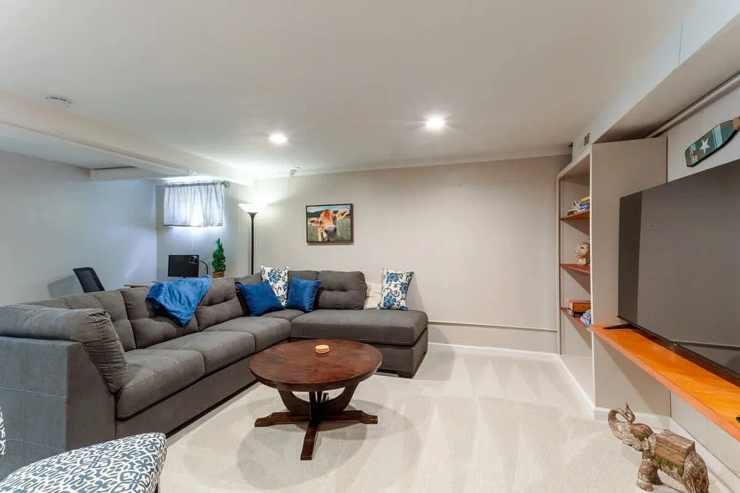 4 bed, 2.0 bath, 2195 sqft, $3,898 — Photo 2