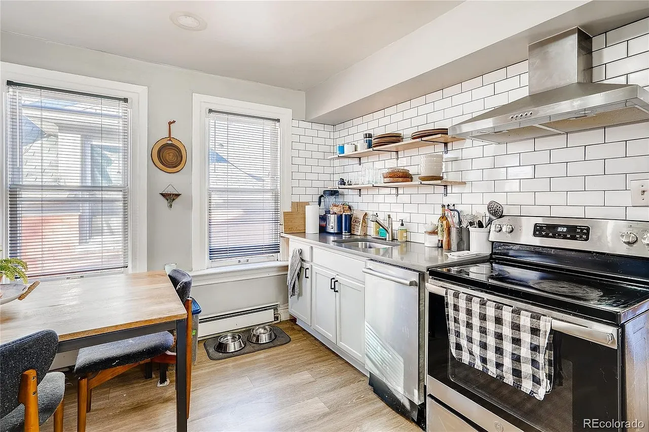 2 bed, 993 sqft, $1,945 — Photo 4
