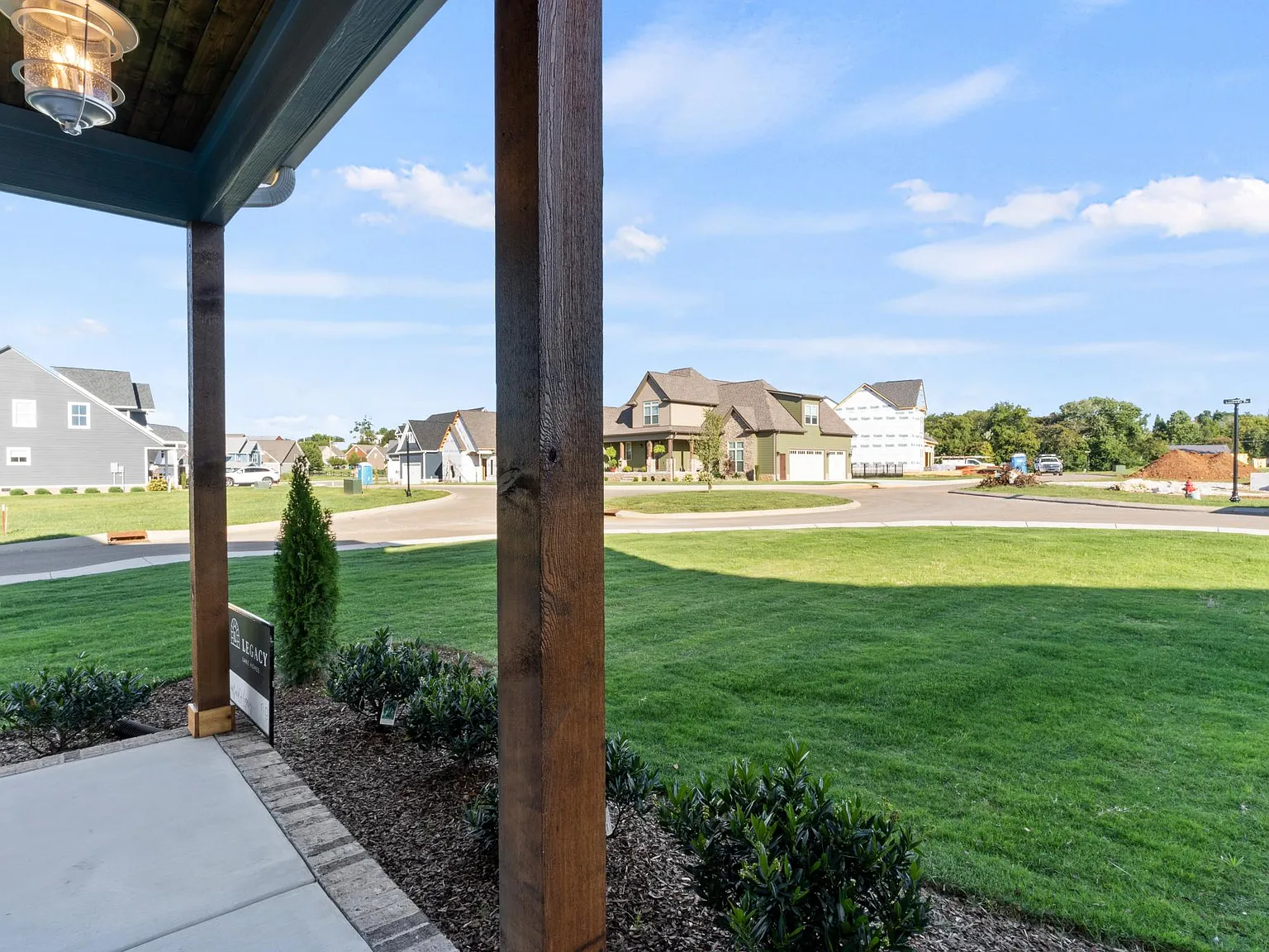 5 bed, 2753 sqft, $2,400 — Photo 4