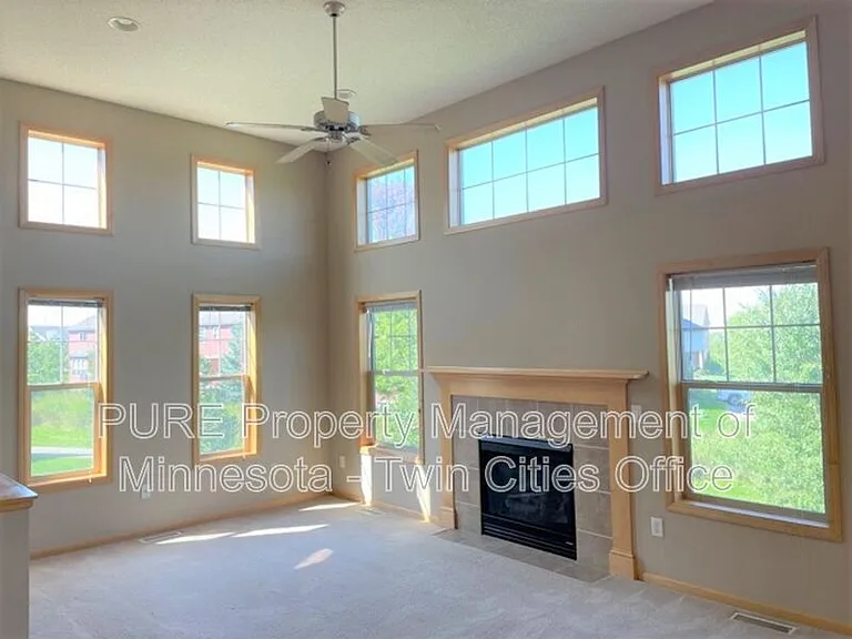 3152 Legacy Ln — Photo 2