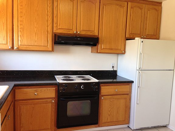 3rd image of 220 East Ave