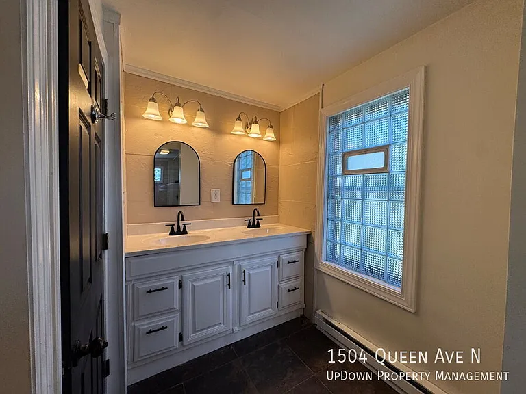 1504 Queen Ave N — Photo 18