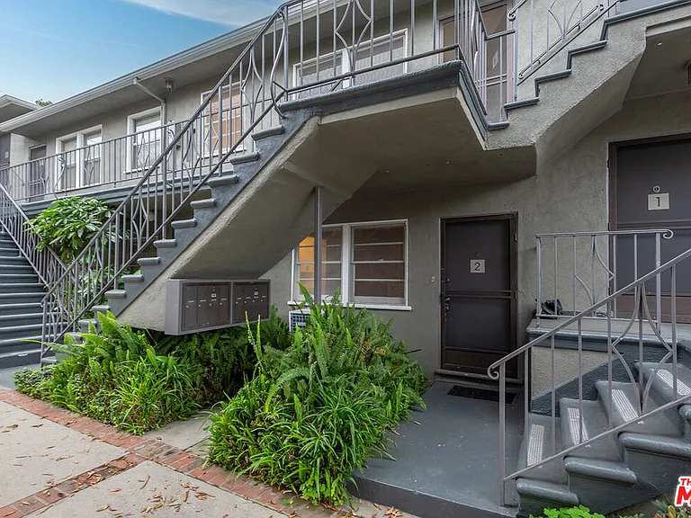 1944 S Beverly Glen Blvd #3 — Photo 2