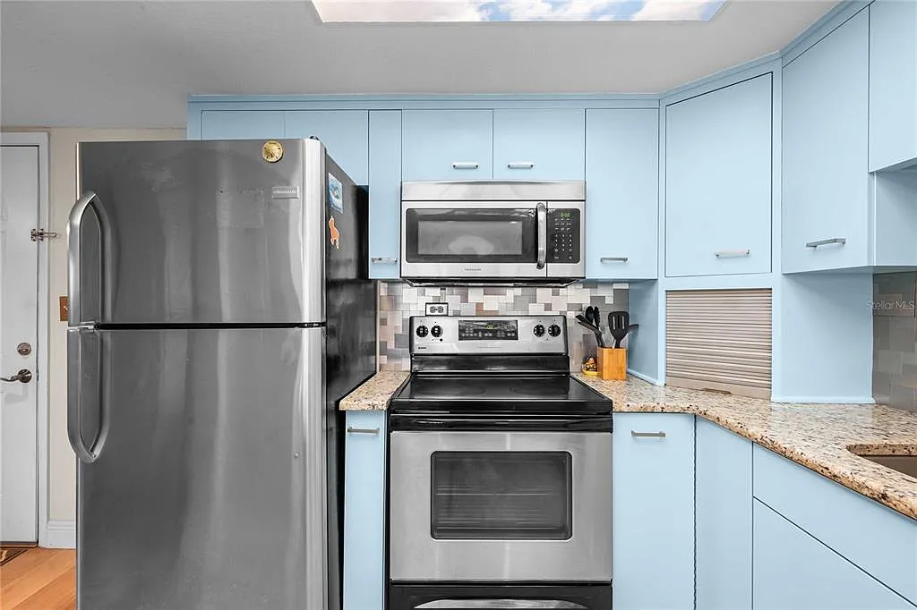 1 bed, 1.5 bath, 885 sqft, $2,300 — Photo 4