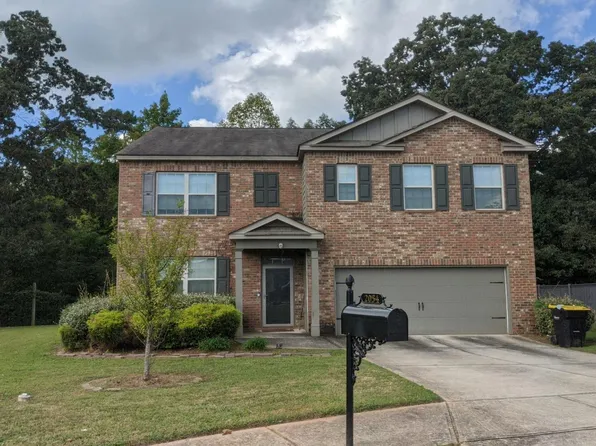 2054 Sawgrass Dr, Hampton, GA 30228