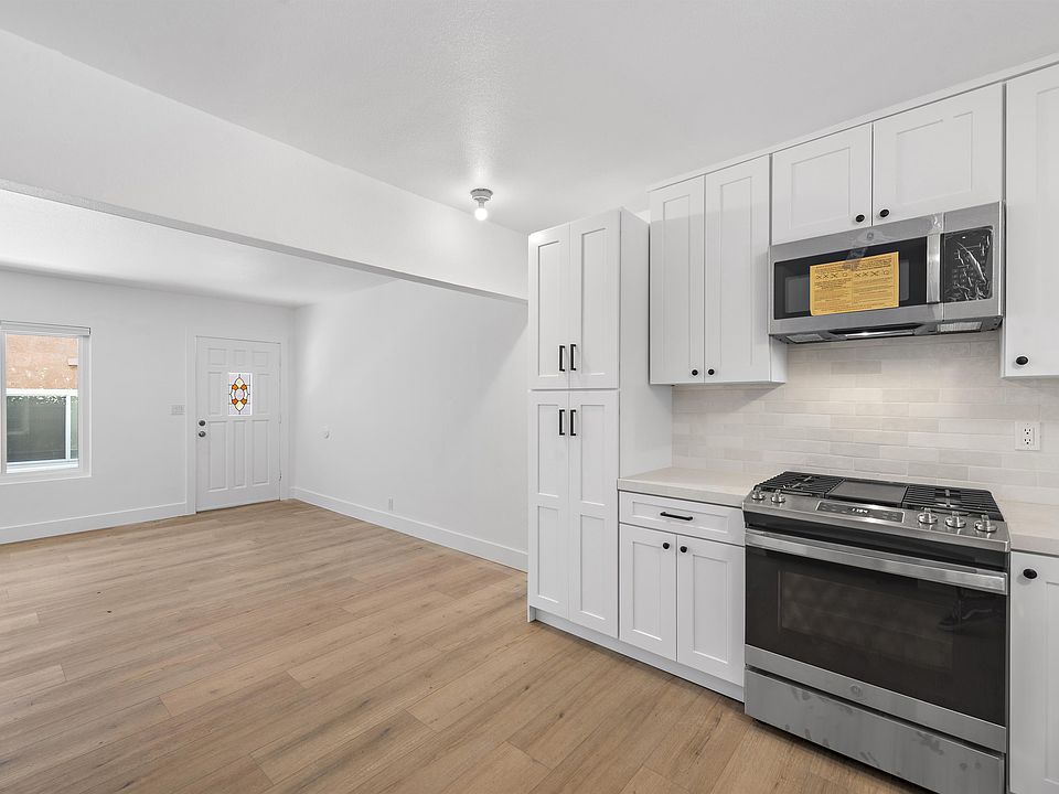 1st image of 402 Corto Ln #2