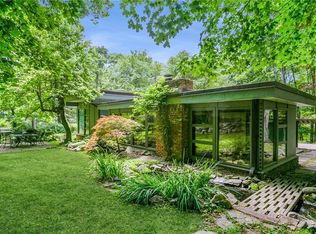 26 Taconic Rd, Millwood, NY 10546