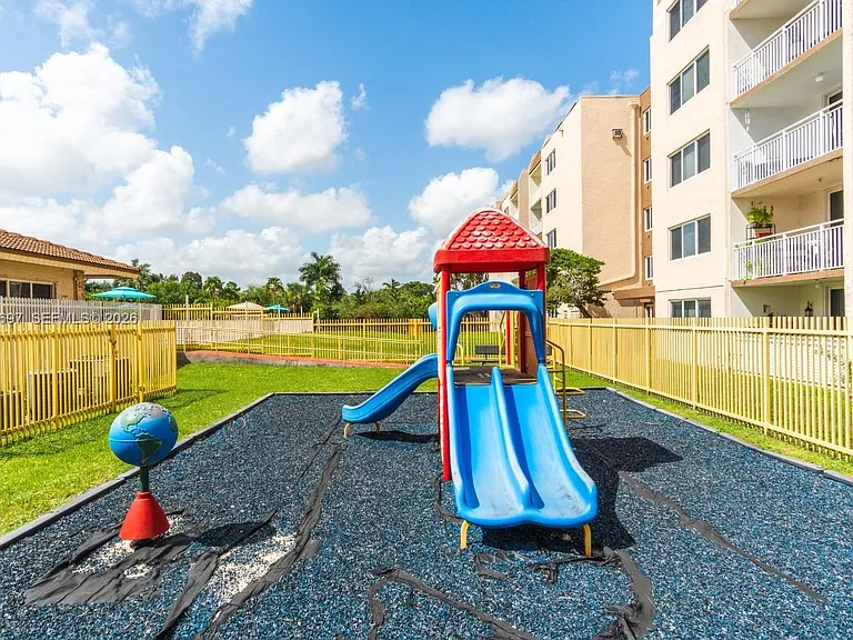 6950 Miami Gardens Dr #2-501 — Photo 12