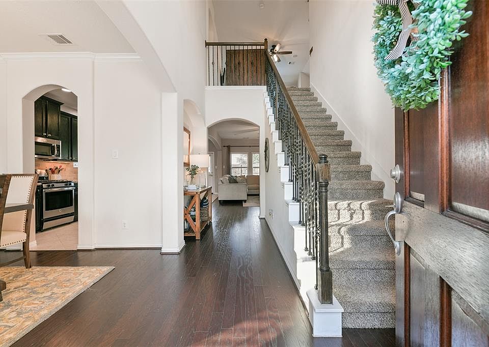 1st image of 229 Harbor Bend Lane