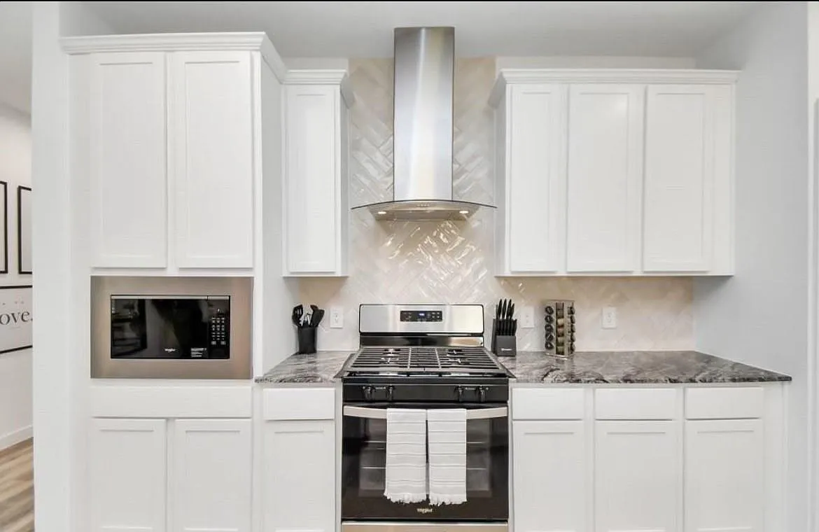 3 bed, 2.5 bath, 1979 sqft, $2,500 — Photo 3
