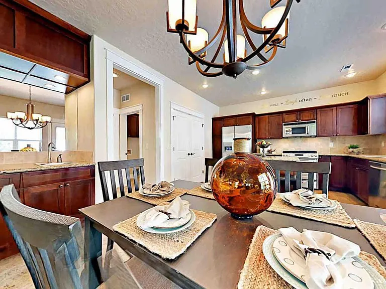 946 E Winding Creek Dr — Photo 8