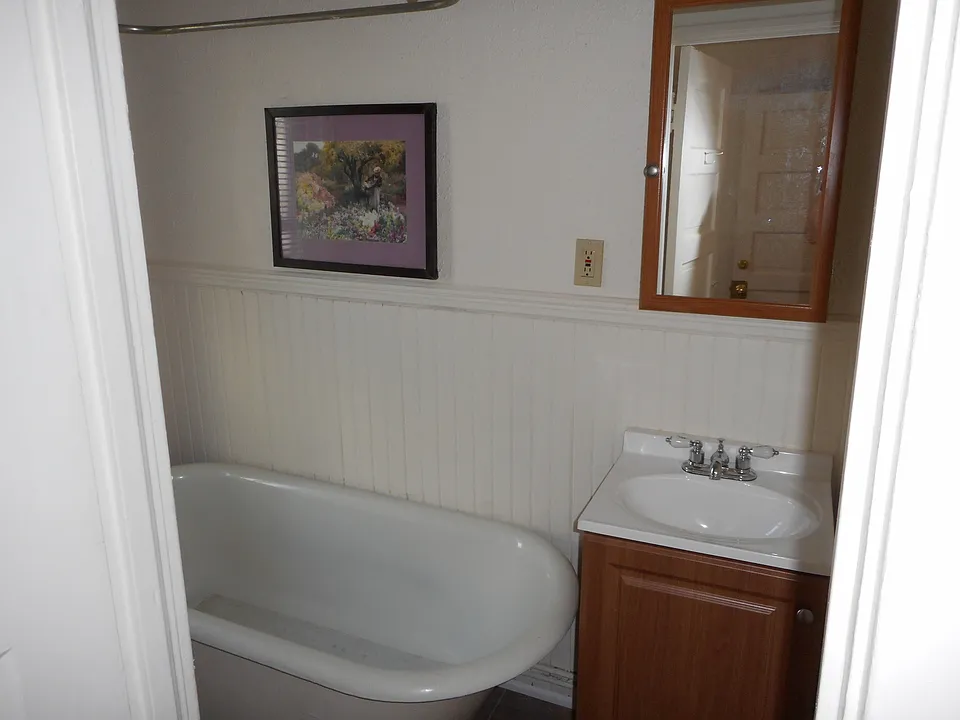 Bathroom w/Claw Foot Tub