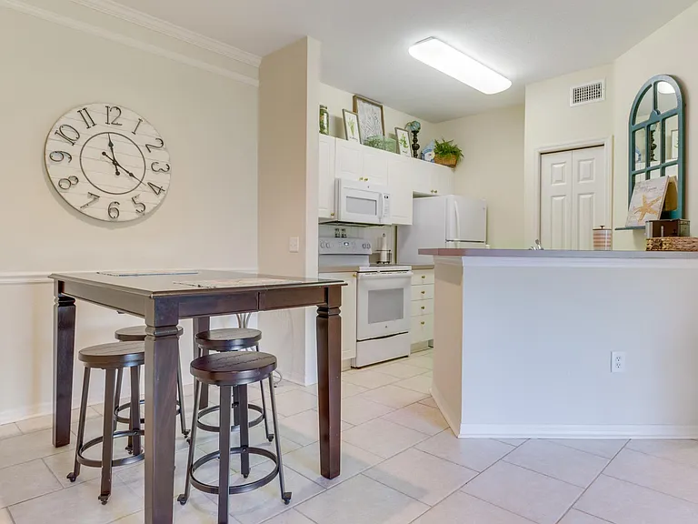 5122 Northridge Rd #108 — Photo 4