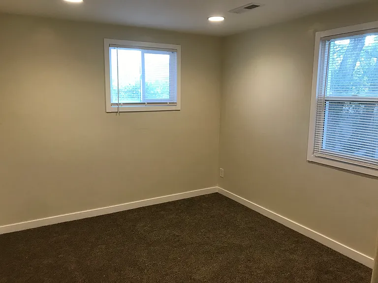 641 E Quail Trail Ln — Photo 5