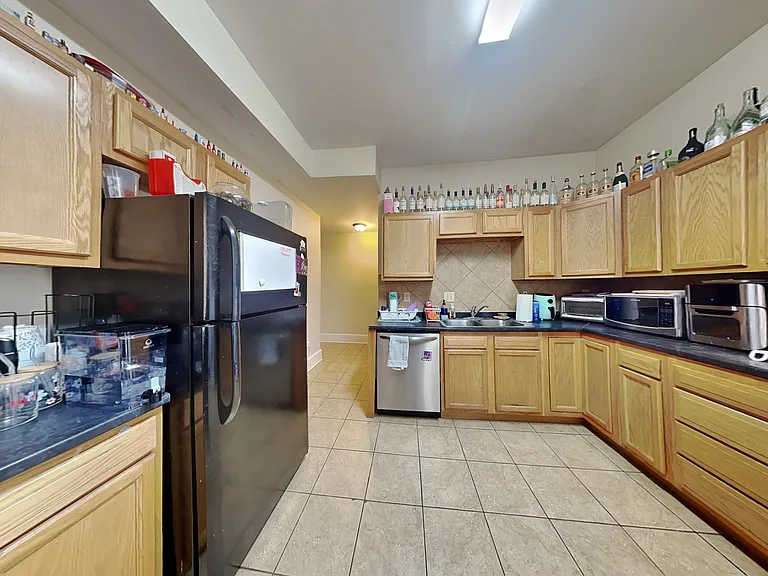 52 Euclid Ave #52 — Photo 5