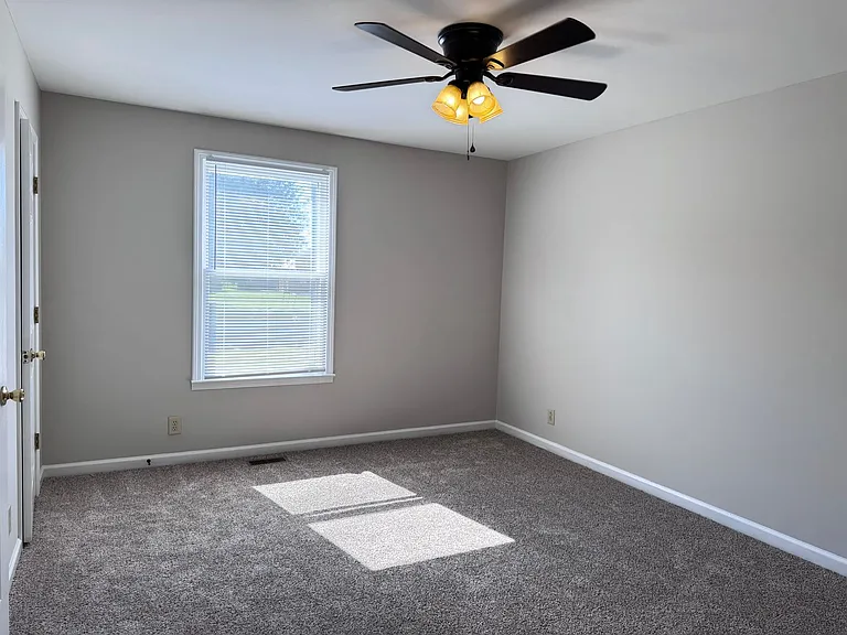 438 Kelsey Dr — Photo 17