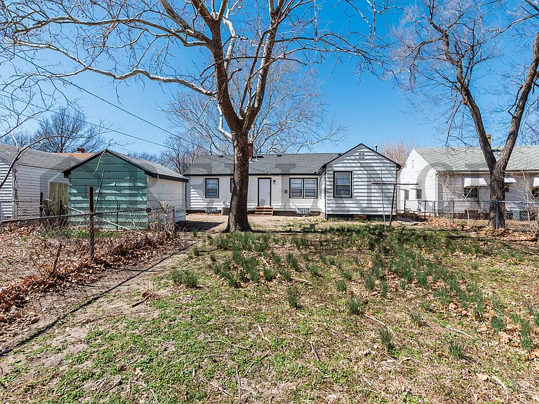 1562 Floberta St — Photo 3