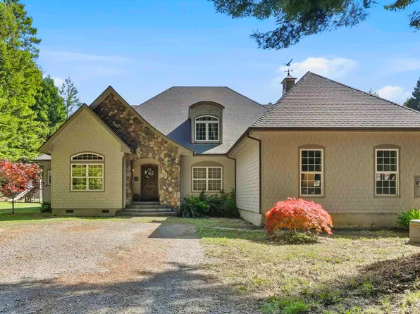 250 Steeps Ln, Crescent City, CA 95531