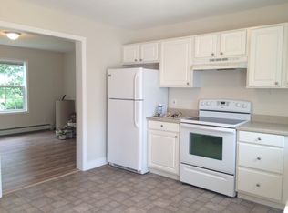 1 Quarter Horse Dr, Hope, ME 04847