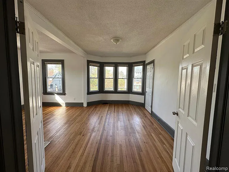 734 Ashland Ave — Photo 7