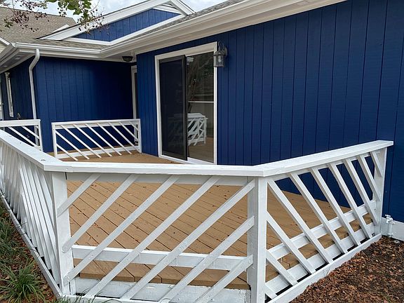 Enjoy your morning coffee or evening glass of wine on the deck!