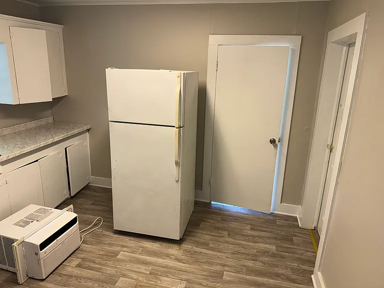740 W Merrill St — Photo 13