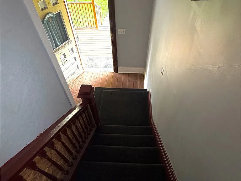 210 W Oak Orchard St — Photo 3