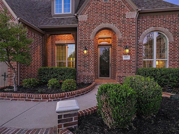 4th image of 2317 Jackson Dr