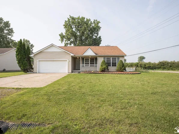26185 Matilda Ave, Flat Rock, MI 48134