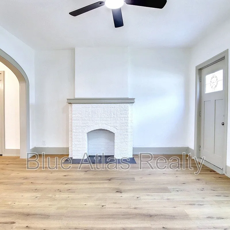 2 bed, 1.0 bath, 940 sqft, $1,295 — Photo 2