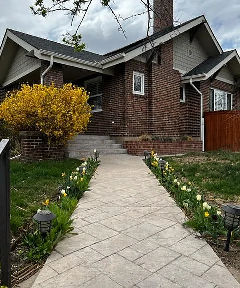 Walkway to front of the house.