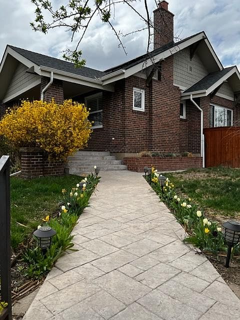 Walkway to front of the house.