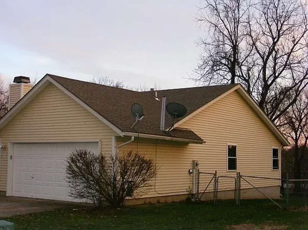 3 bed, 1.5 bath, 1046 sqft, $1,750 — Photo 2