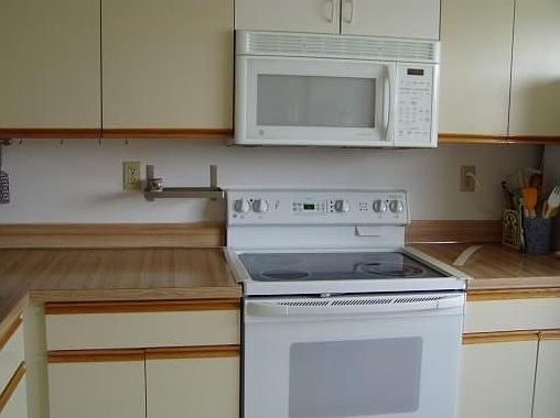 5th image of 15450 Pembridge Ave APT E200