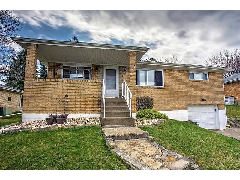 208 Howell St photo 1