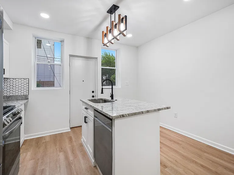 1721 L St NE — Photo 9