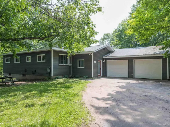 17 Lakeview Ln, Ishpeming, MI 49849